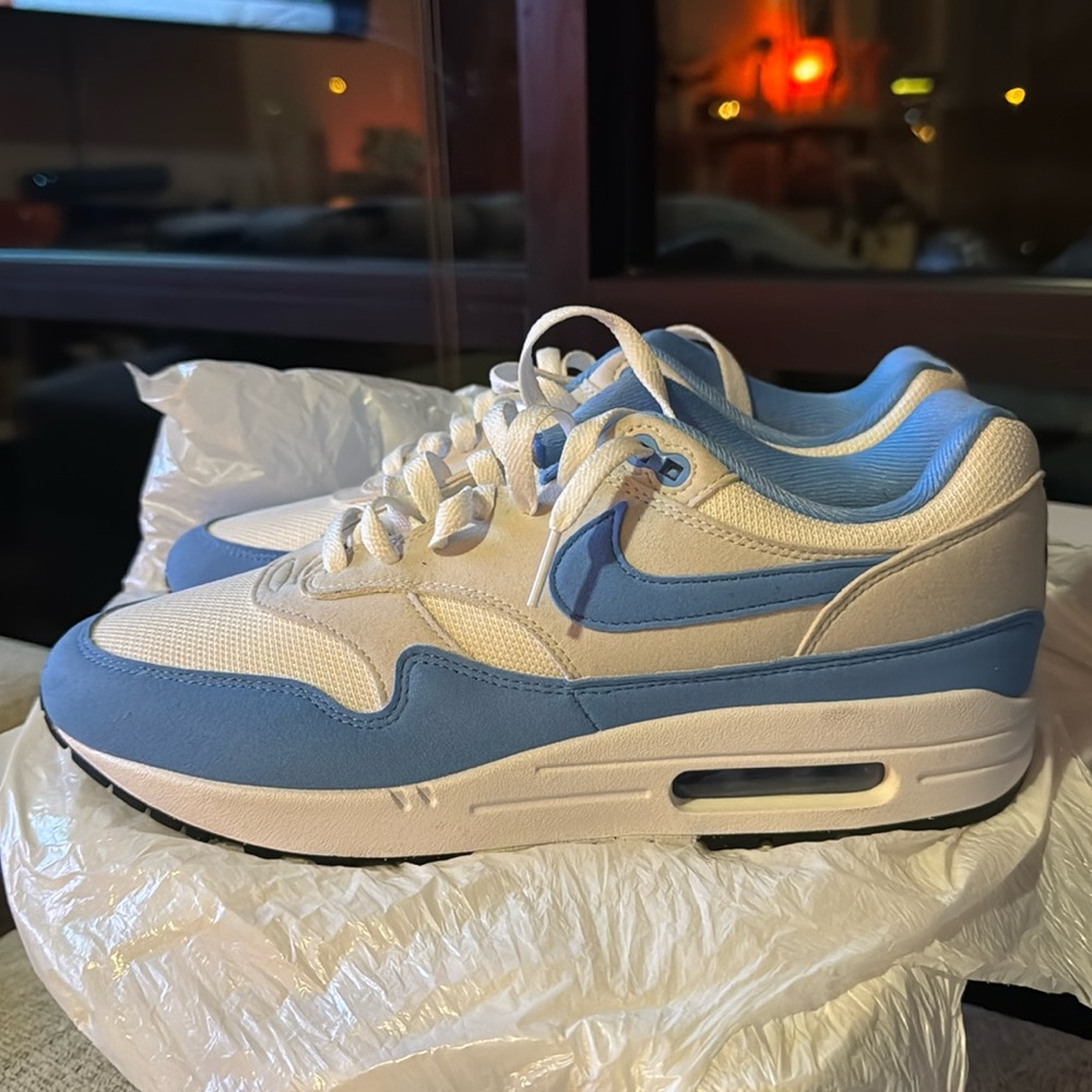 NIKE
Air Max 1